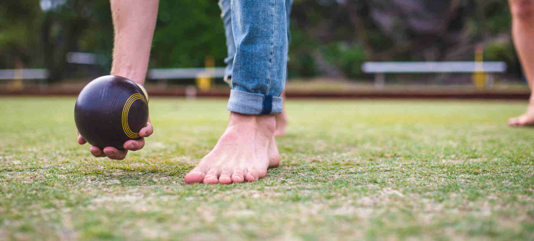 Stag Party Barefoot Bowls & Pub Crawl Gold Coast Surfers Paradise