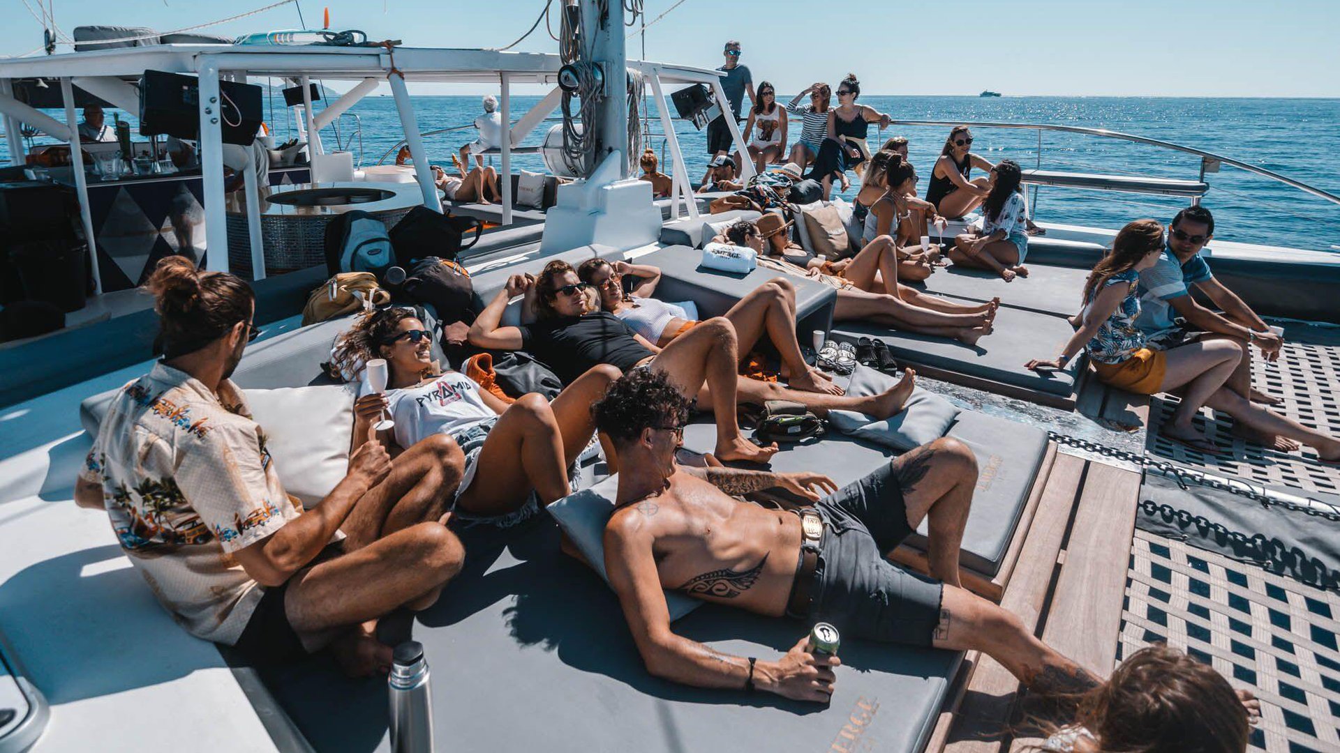 Surfers YACHT PARTY