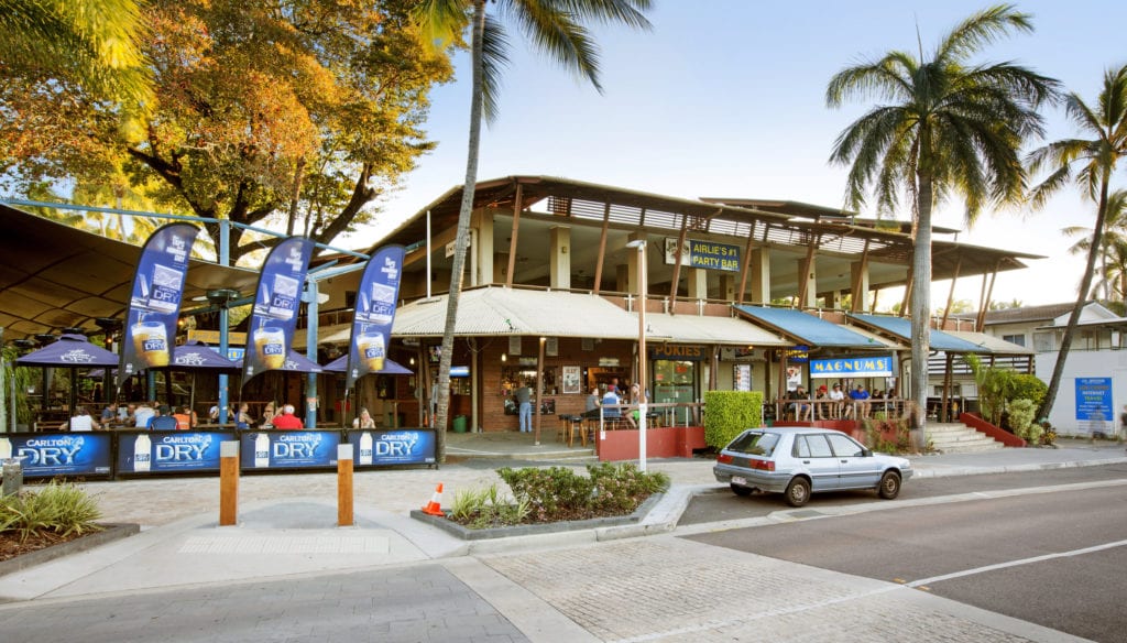 airlie beach bar magnum